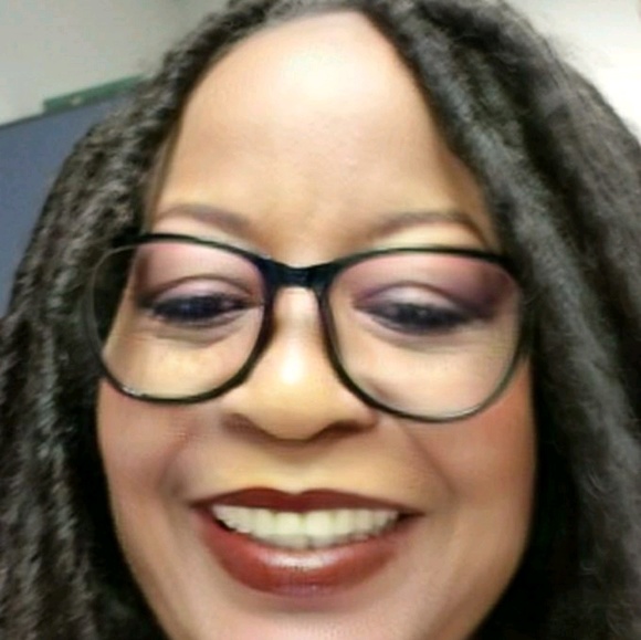 Meet your Posher, Elaine - Picture 1 of 1